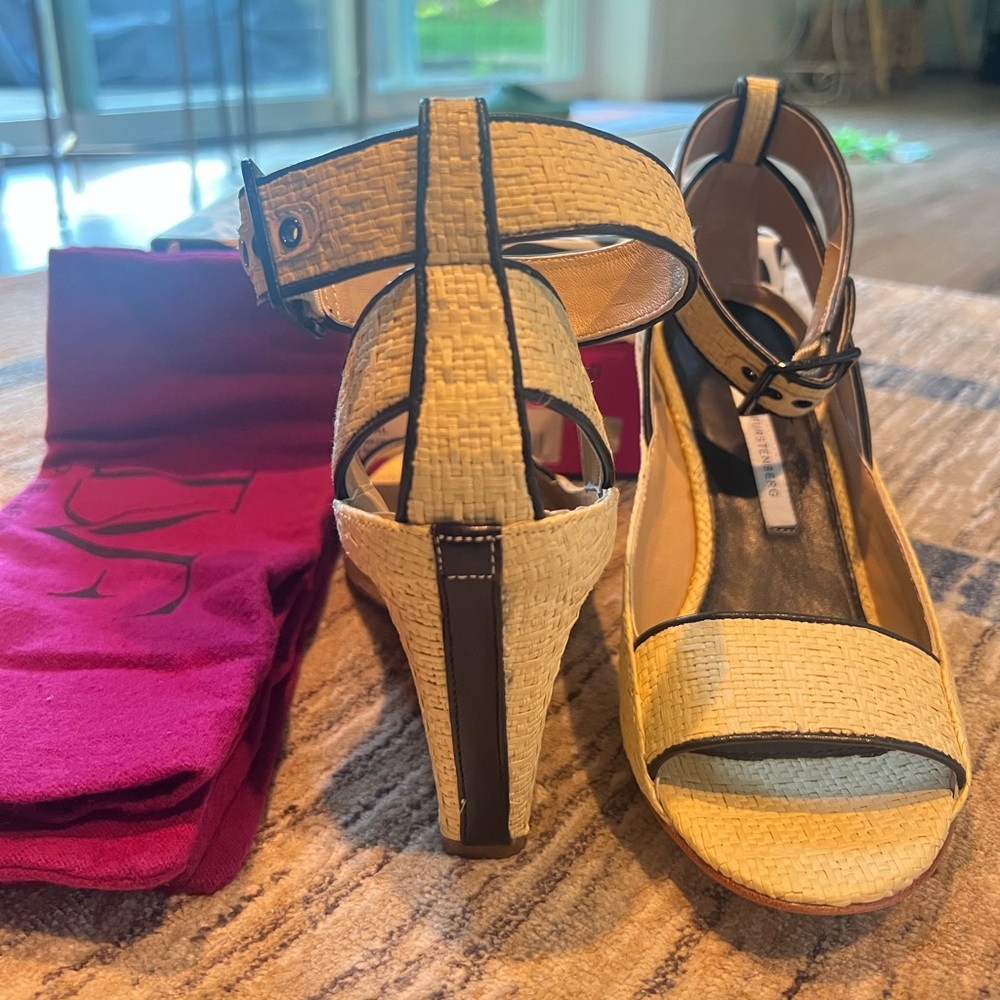 Diane Von Furstenberg Senegal Camel Raffia Black Nappa Wedges Sz. 8M